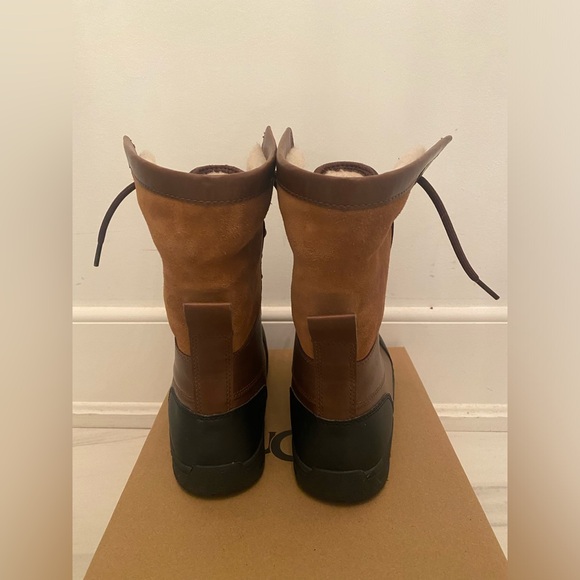 Almost new! Kids, UGG, boot size one youth unisex butte - Picture 5 of 8